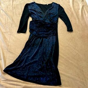 Elie Tahari long sleeve dress in blue